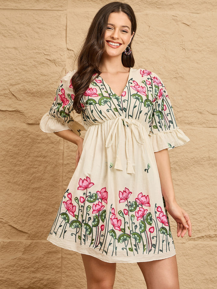Short cotton dress with embroidery