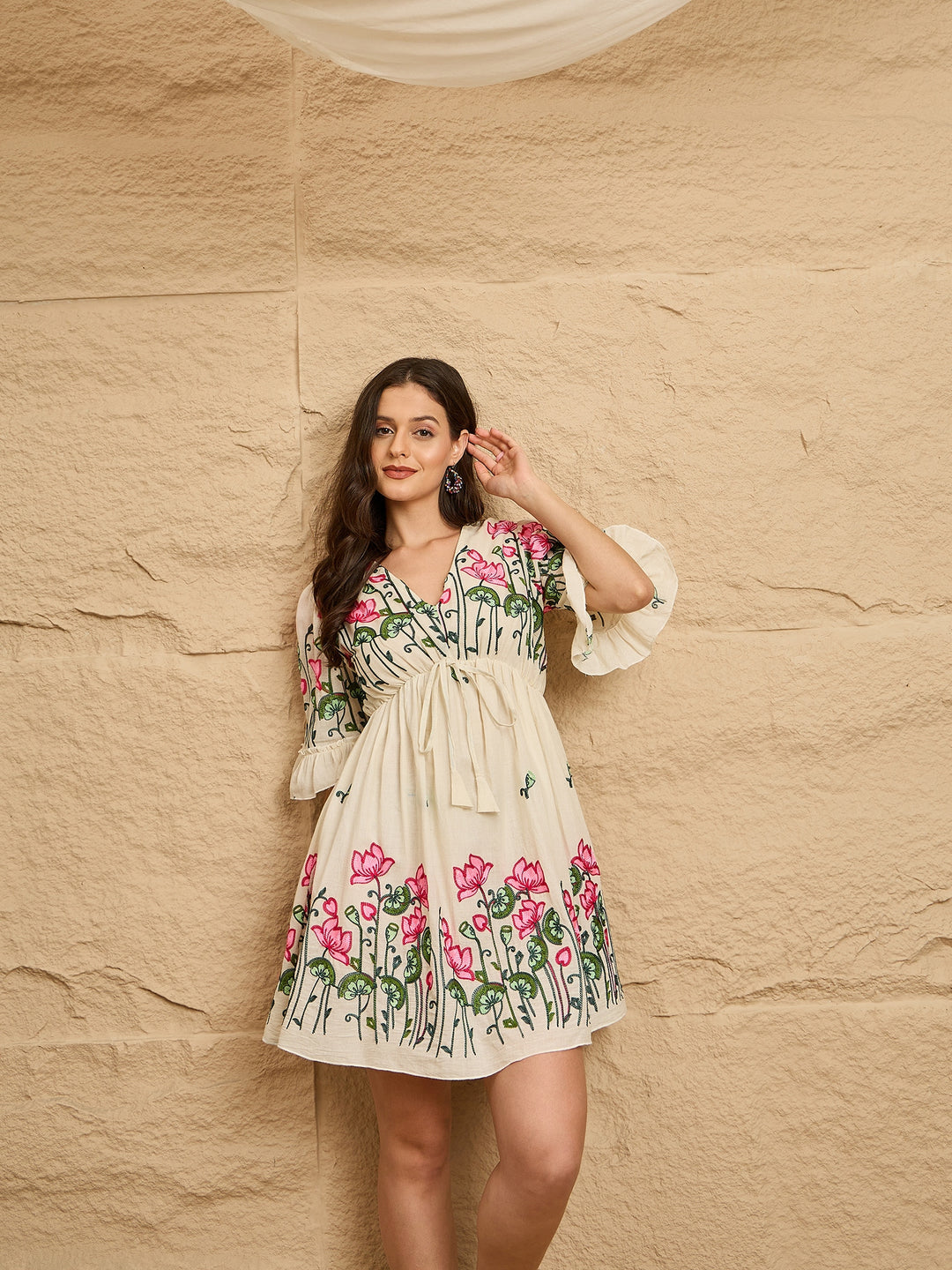 Short cotton dress with embroidery