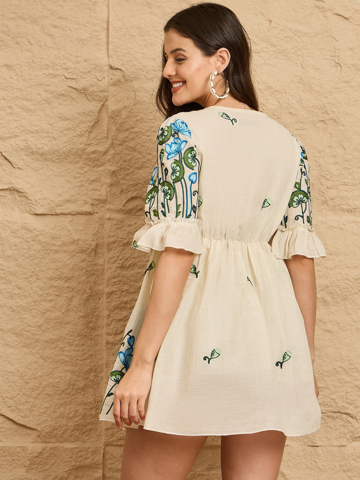 Short cotton dress with embroidery