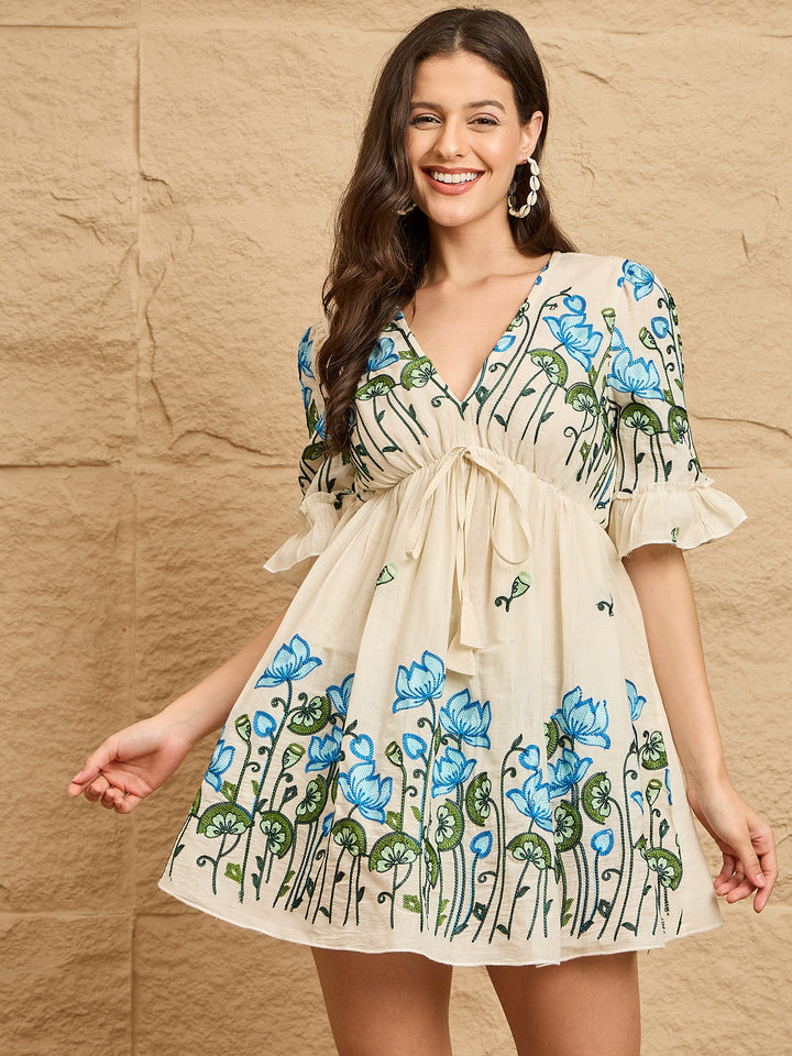 Short cotton dress with embroidery