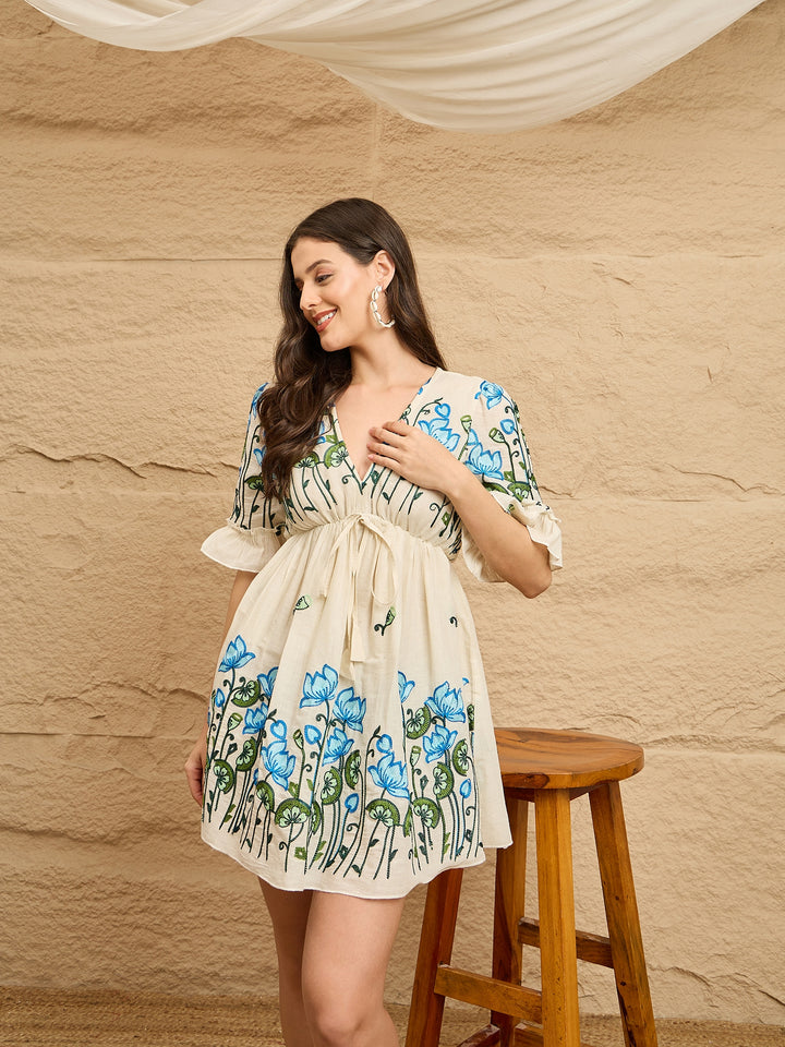 Short cotton dress with embroidery