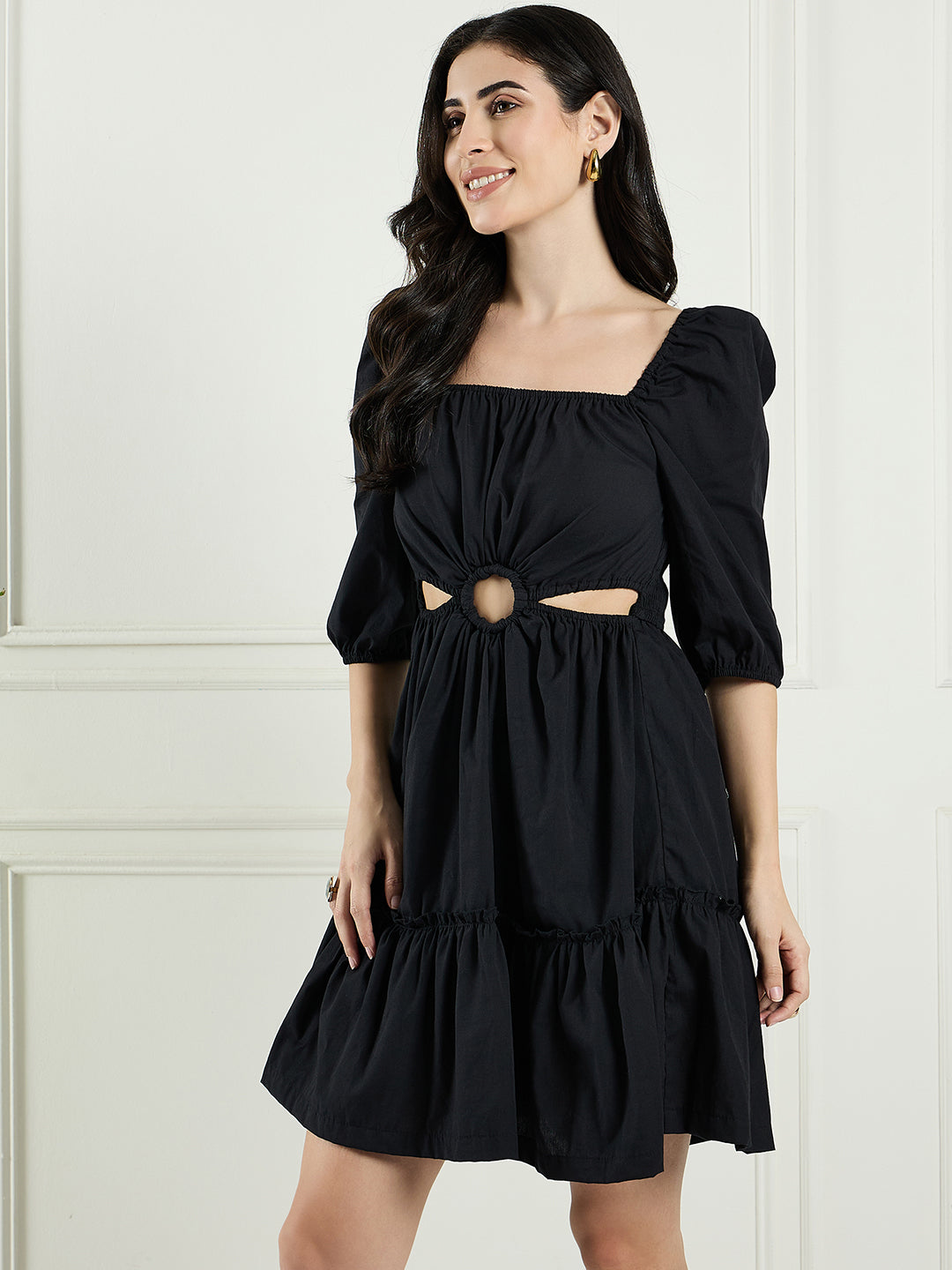 Short cotton dress with cutout